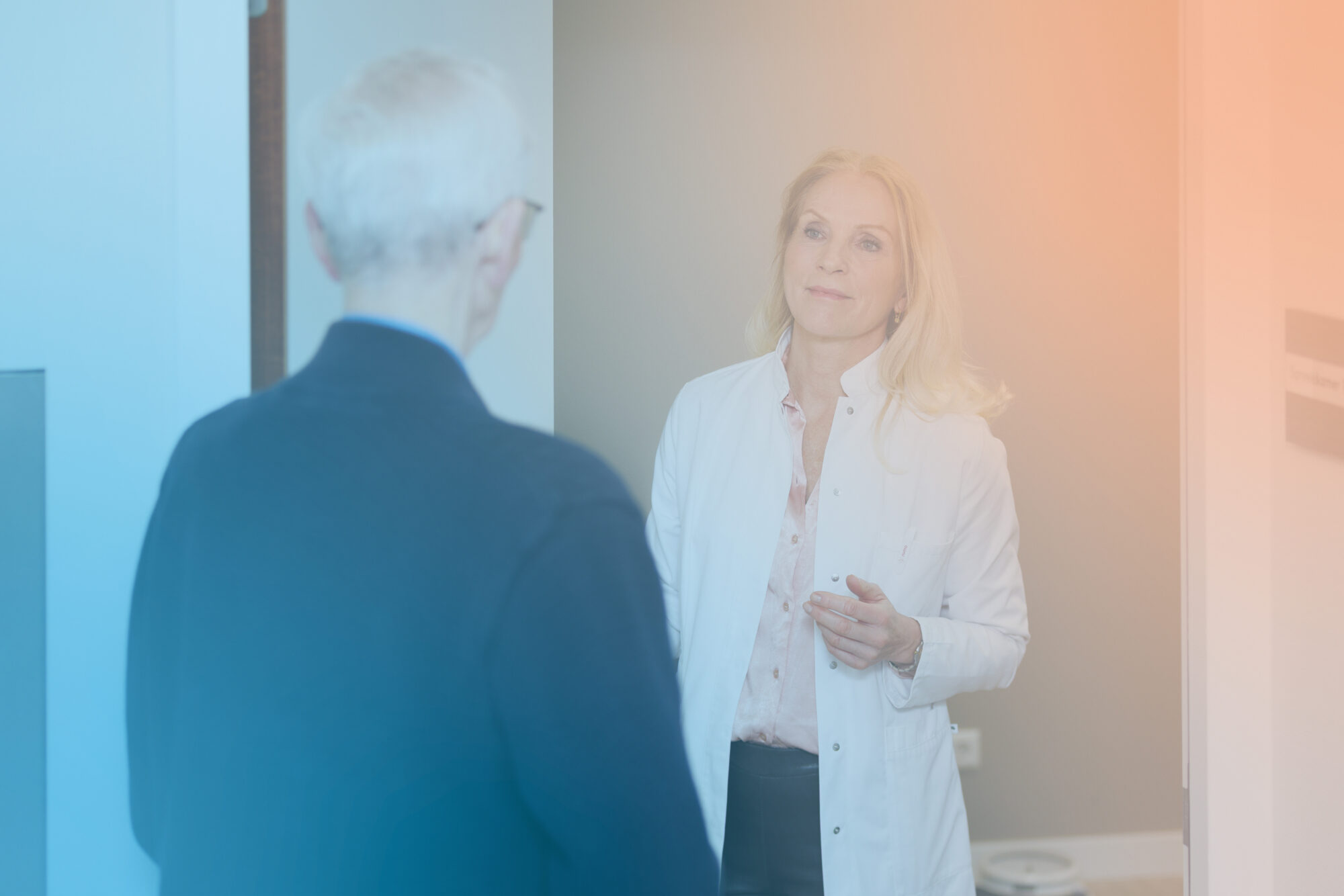 Door Opening Patient + Female HCP (reworked) (1)